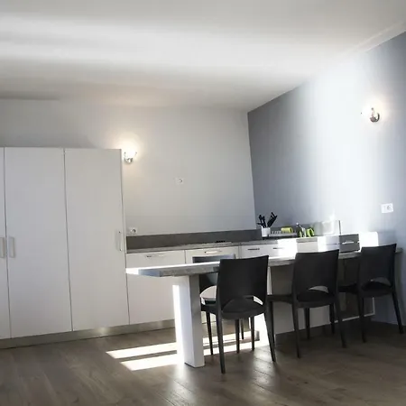 Lejlighed La Dimora Del Glicine - Venere Apts
